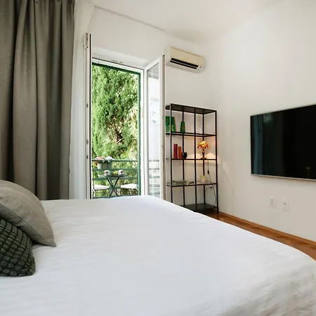 Apartment Lirist Stylish 2br Near Bacvice *