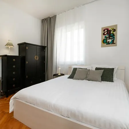 Apartment Lirist Stylish 2br Near Bacvice